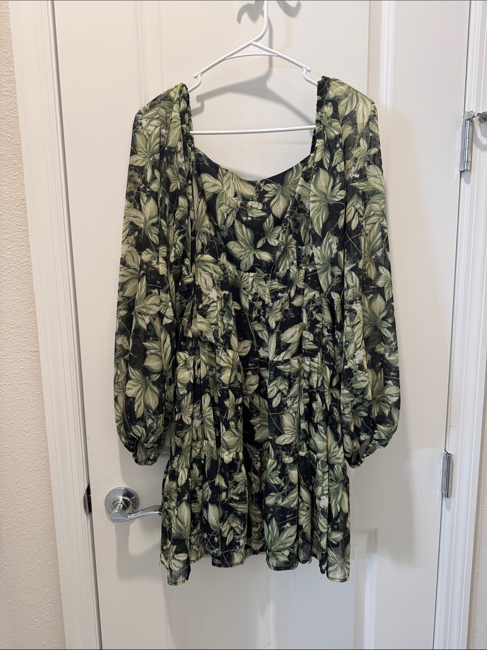 Listicle Black & Green Floral Peasant Tunic